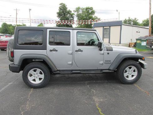 Used 2017 Jeep Wrangler Unlimited Sport w/ Quick Order Package 24S AWD/4WD image 3