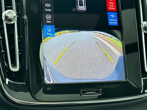 Used 2023 Volvo XC40 Recharge Ultimate image 23