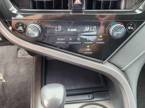 Used 2023 Toyota Camry SE FWD image 18