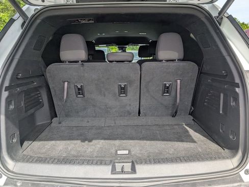 Used 2025 Chevrolet Traverse LT FWD image 25