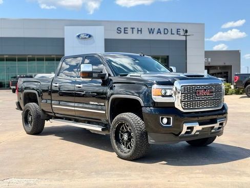 Used 2019 GMC Sierra 2500 Denali w/ Duramax Plus Package AWD/4WD image 1