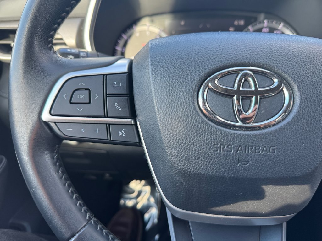 Used 2023 Toyota Highlander XLE AWD/4WD image 29