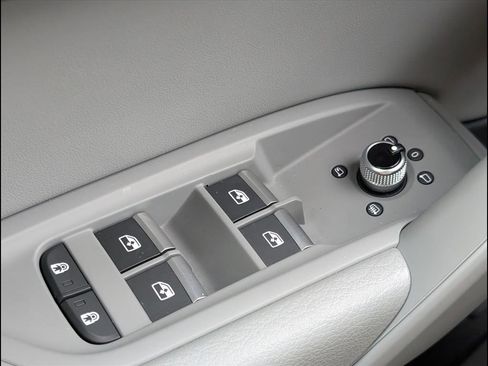 Certified 2025 Audi Q5 2.0T Premium w/ Convenience Plus Package image 11