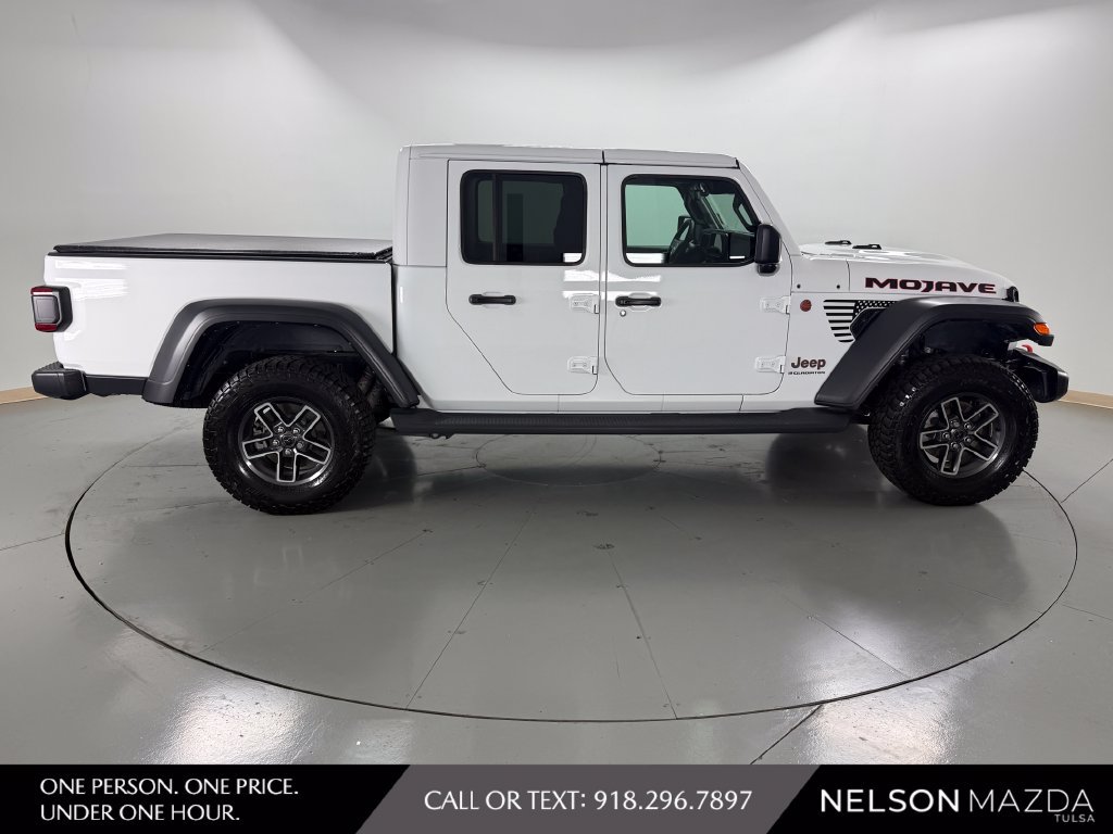 Used 2025 Jeep Gladiator Mojave w/ Convenience Group AWD/4WD image 5