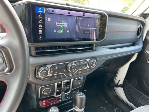 Used 2024 Jeep Wrangler Unlimited Rubicon image 24