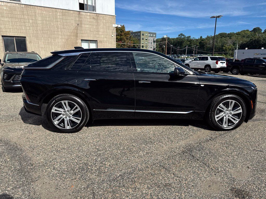Used 2024 Cadillac Lyriq Tech w/ Driver Assist Package AWD/4WD image 8