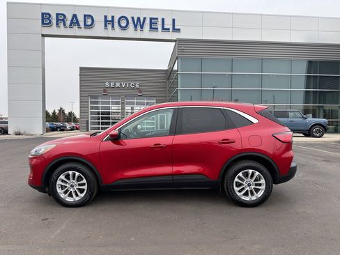 Used 2020 Ford Escape SE image 1