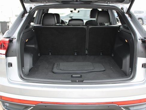 Certified 2021 Volkswagen Atlas Cross Sport SE image 27