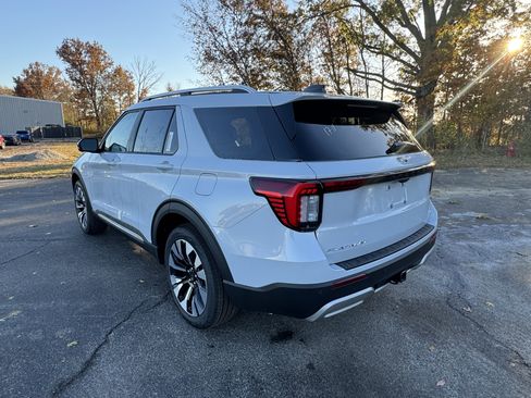 New 2026 Ford Explorer Platinum w/ LUX Leather Package AWD/4WD image 4