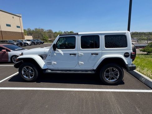 Used 2018 Jeep Wrangler Unlimited Sahara image 7
