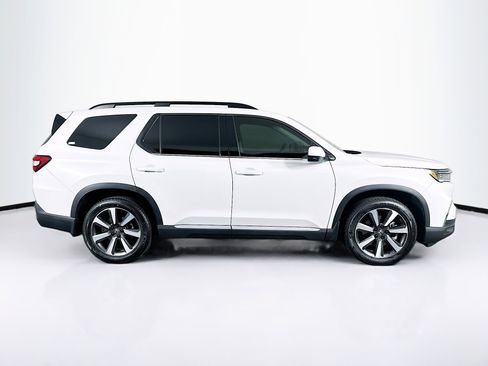 Used 2024 Honda Pilot Touring image 10