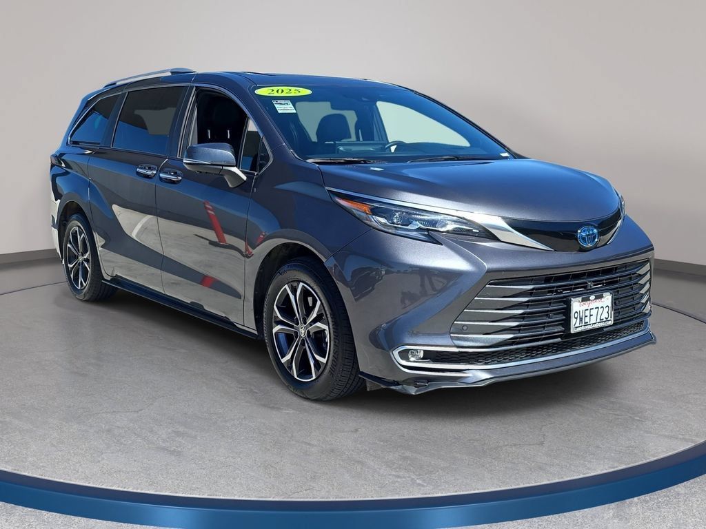 Used 2025 Toyota Sienna Platinum AWD/4WD image 4