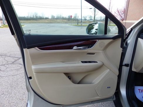 Used 2017 Cadillac XT5 Luxury w/ Driver Awareness Package image 20