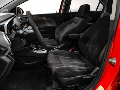 Used 2018 Chevrolet Sonic LT FWD image 30