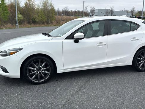 Used 2018 MAZDA MAZDA3 Grand Touring FWD image 12