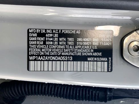 Used 2022 Porsche Cayenne Platinum Edition image 33