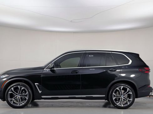 Used 2024 BMW X5 sDrive40i w/ Premium Package image 9