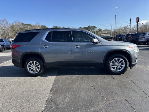 Used 2021 Chevrolet Traverse LT image 9