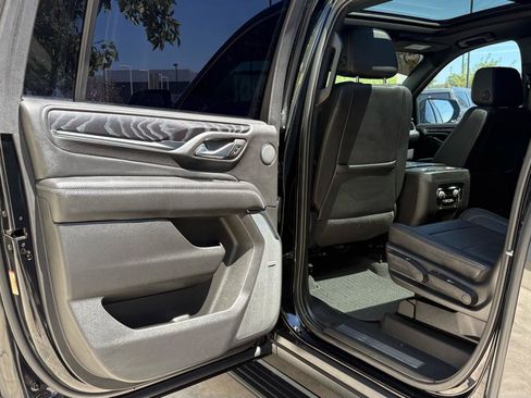 Used 2022 GMC Yukon XL Denali AWD/4WD image 36