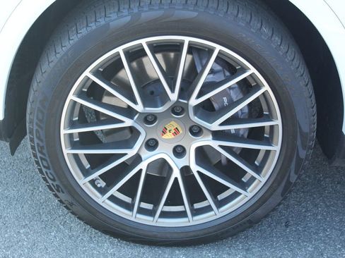 Certified 2023 Porsche Cayenne Platinum Edition AWD/4WD image 15