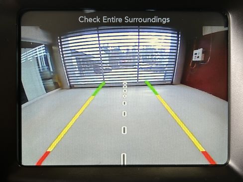 Used 2018 Jeep Cherokee Latitude Plus w/ Comfort/Convenience Group AWD/4WD image 31