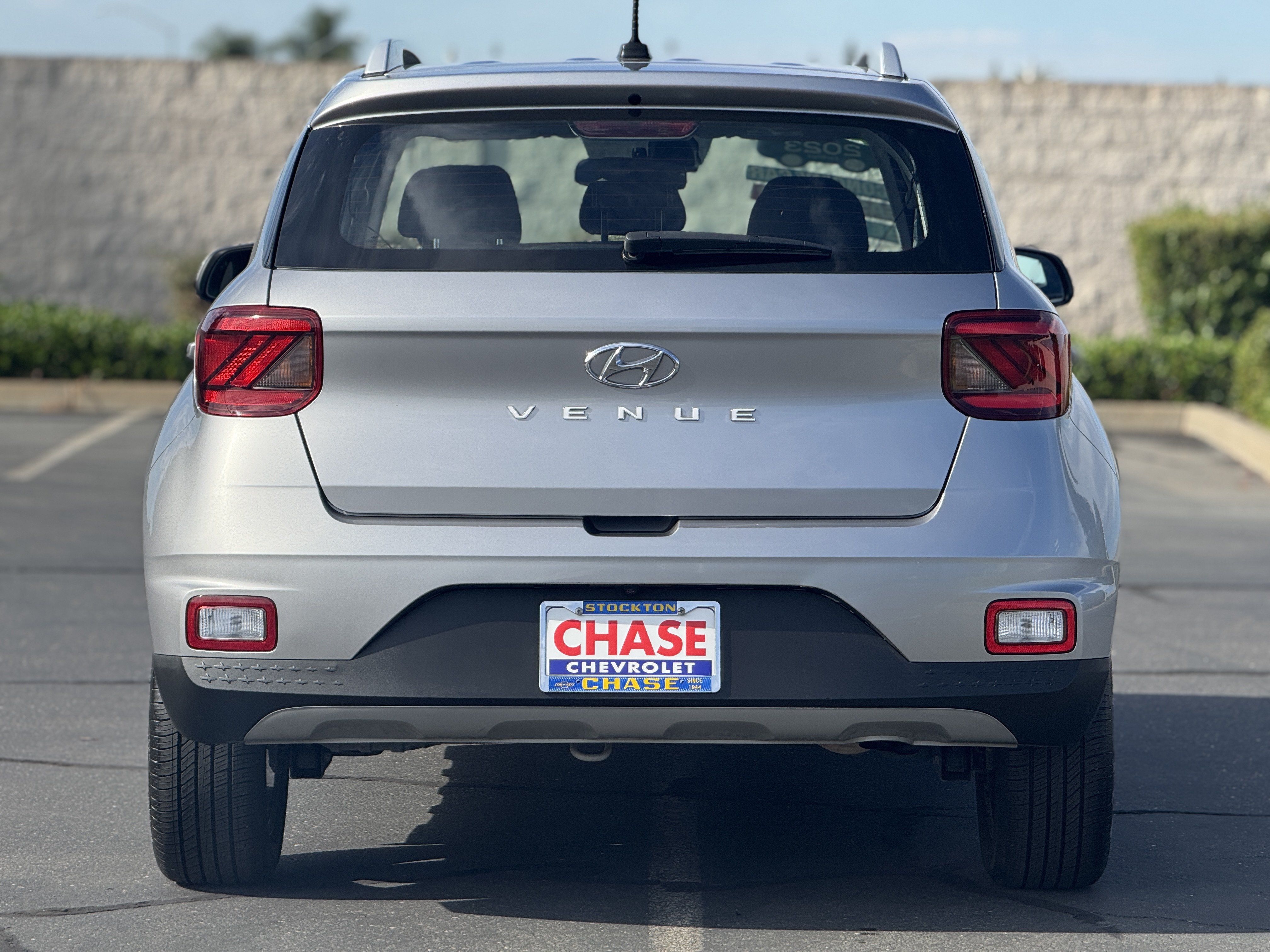 Used 2023 Hyundai Venue SEL FWD image 6