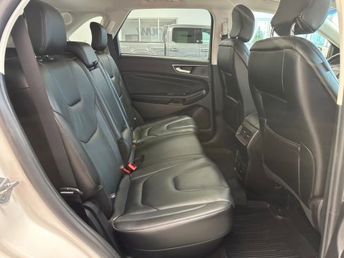 Used 2019 Ford Edge Titanium w/ Cold Weather Package AWD/4WD image 14