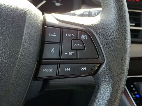 Used 2024 Toyota Sienna LE image 25