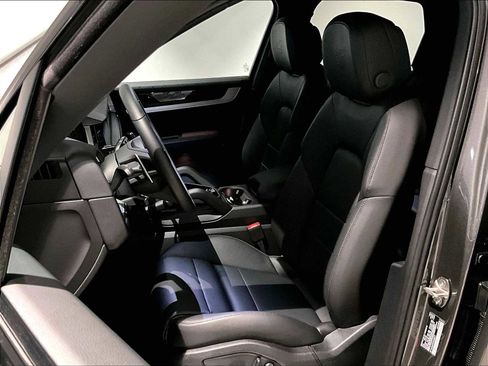Used 2026 Porsche Cayenne image 8