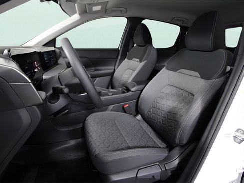 Used 2025 Nissan Kicks SV image 15