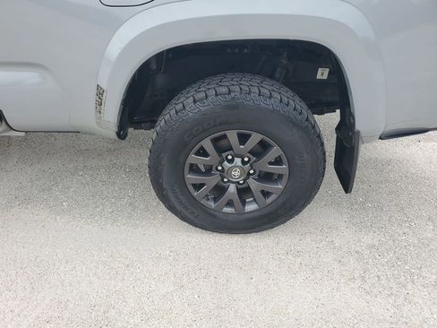 Certified 2020 Toyota Tacoma SR5 image 20