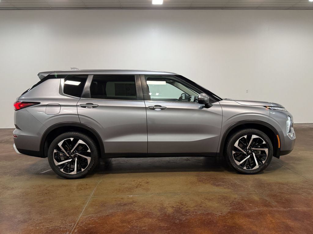 Used 2024 Mitsubishi Outlander SE AWD/4WD image 23
