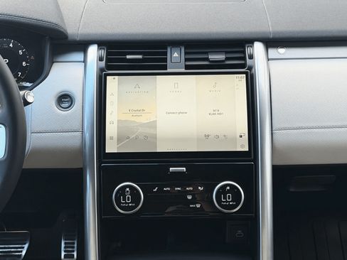 Used 2024 Land Rover Discovery Dynamic SE AWD/4WD image 15