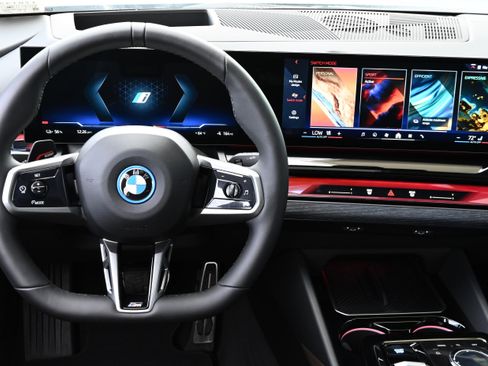 Used 2026 BMW i5 eDrive40 w/ M Sport Package image 14