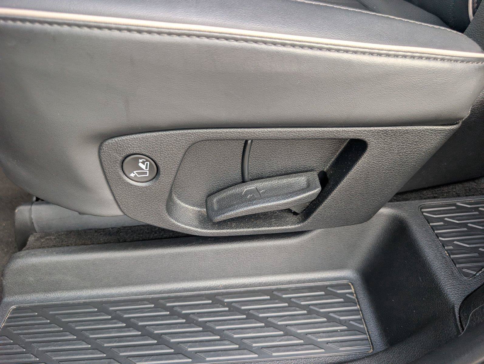 Used 2024 Hyundai Palisade SEL FWD image 32