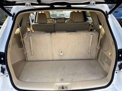 Used 2018 Toyota Highlander XLE FWD image 12