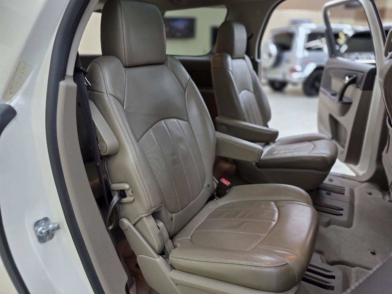 Used 2013 GMC Acadia Denali FWD image 23
