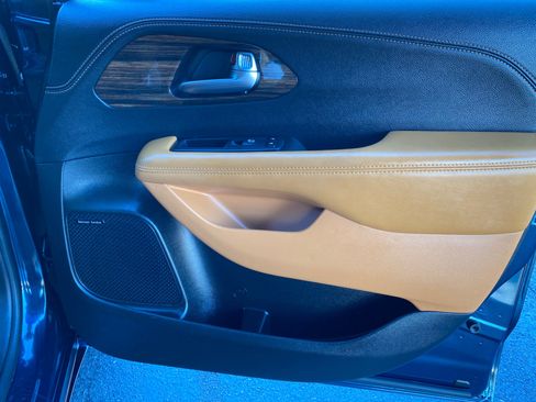 Used 2023 Chrysler Pacifica Pinnacle image 48