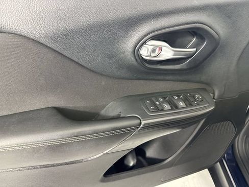 Used 2016 Jeep Cherokee Sport w/ Cold Weather Group AWD/4WD image 22