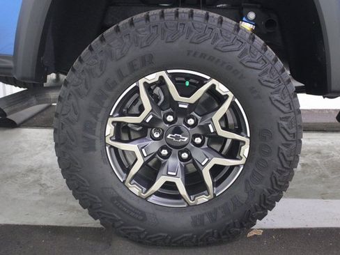 Used 2024 Chevrolet Colorado ZR2 w/ Technology Package image 29