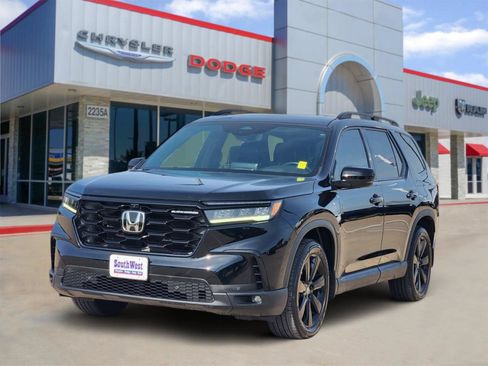 Used 2025 Honda Pilot Black Edition image 2