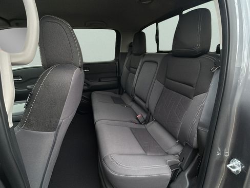 Used 2025 Nissan Frontier SV w/ SV Convenience Package RWD image 16