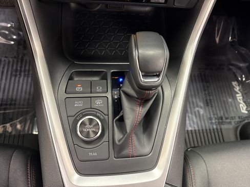 Used 2024 Toyota RAV4 SE w/ Weather & Moonroof Package image 34