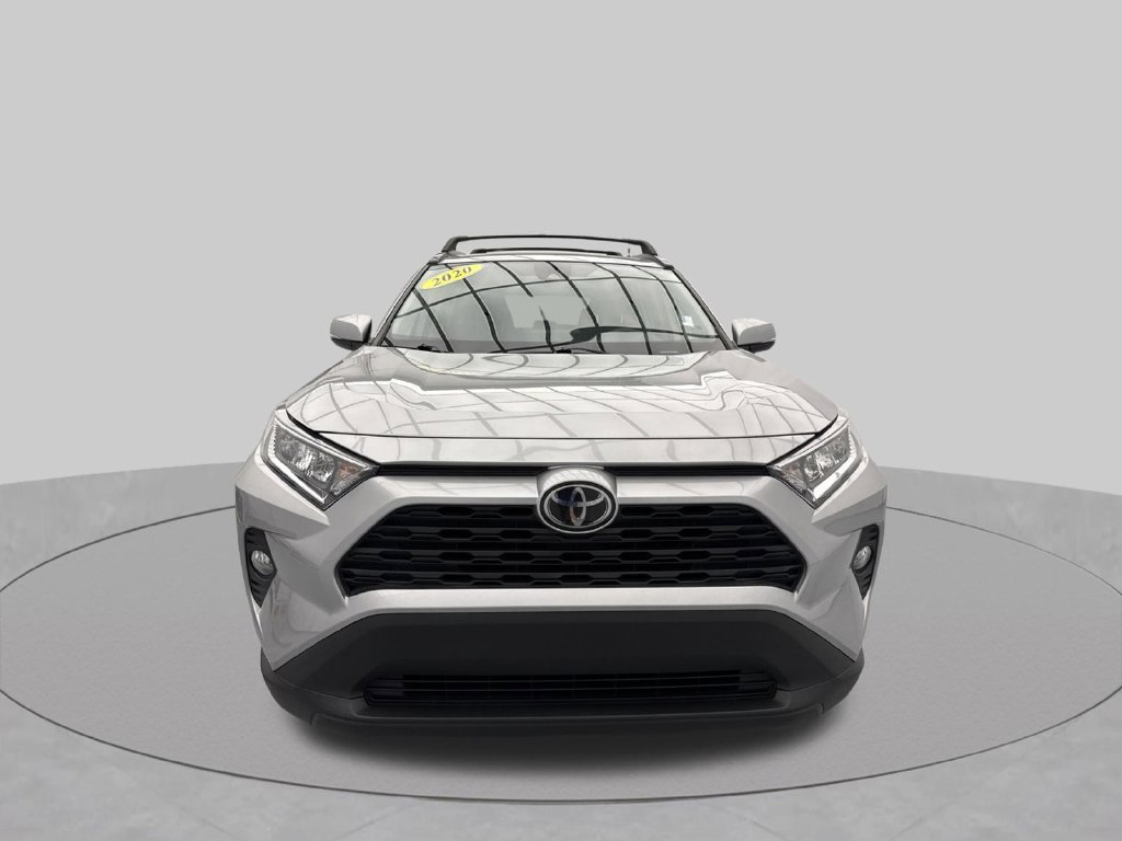Used 2020 Toyota RAV4 XLE w/ Convenience Package FWD image 2