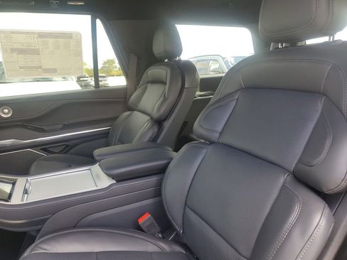 New 2025 Lincoln Navigator Reserve w/ Jet Appearance Package AWD/4WD image 11