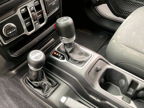 Certified 2020 Jeep Wrangler Unlimited Sahara image 30