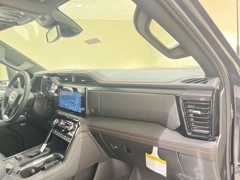 Used 2025 GMC Sierra 2500 AT4 image 28