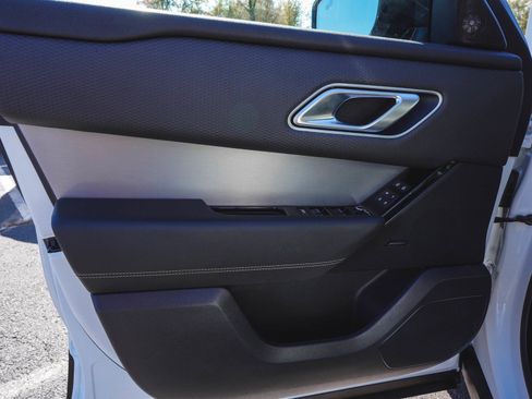 Used 2023 Land Rover Range Rover Velar R-Dynamic S image 9