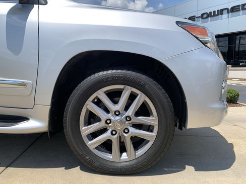 Used 2015 Lexus LX 570 4WD w/ Luxury Package image 13