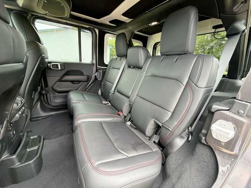 Used 2026 Jeep Wrangler Unlimited Rubicon AWD/4WD image 16